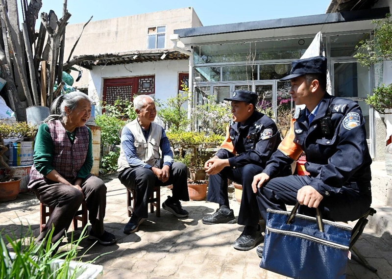 兰山烟雨美如画！“城市阳台”里，他们静守空灵水墨、呵护市井烟火 